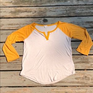Gap•cream and mustard baseball tee.